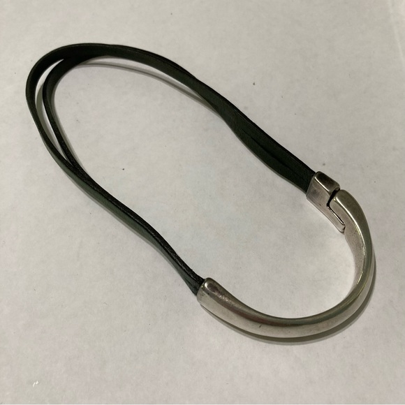 Unique Green Leather strap wrap bracelet metallic U shape magnetic closure - Picture 4 of 10